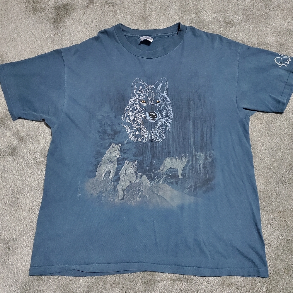 Vintage wolf shirt